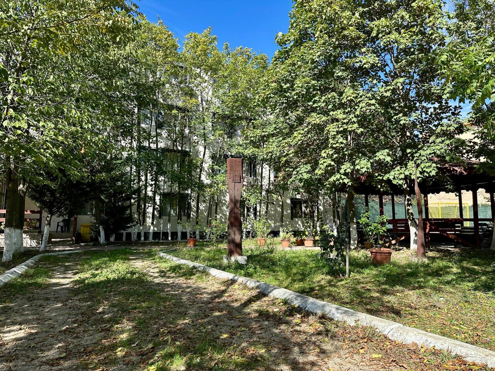 Hostel Horia Plopeni Luaran gambar
