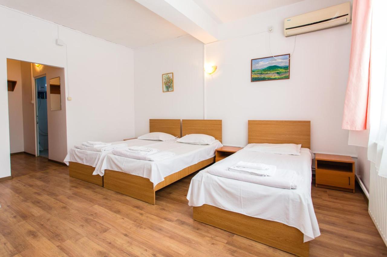 Hostel Horia Plopeni Luaran gambar