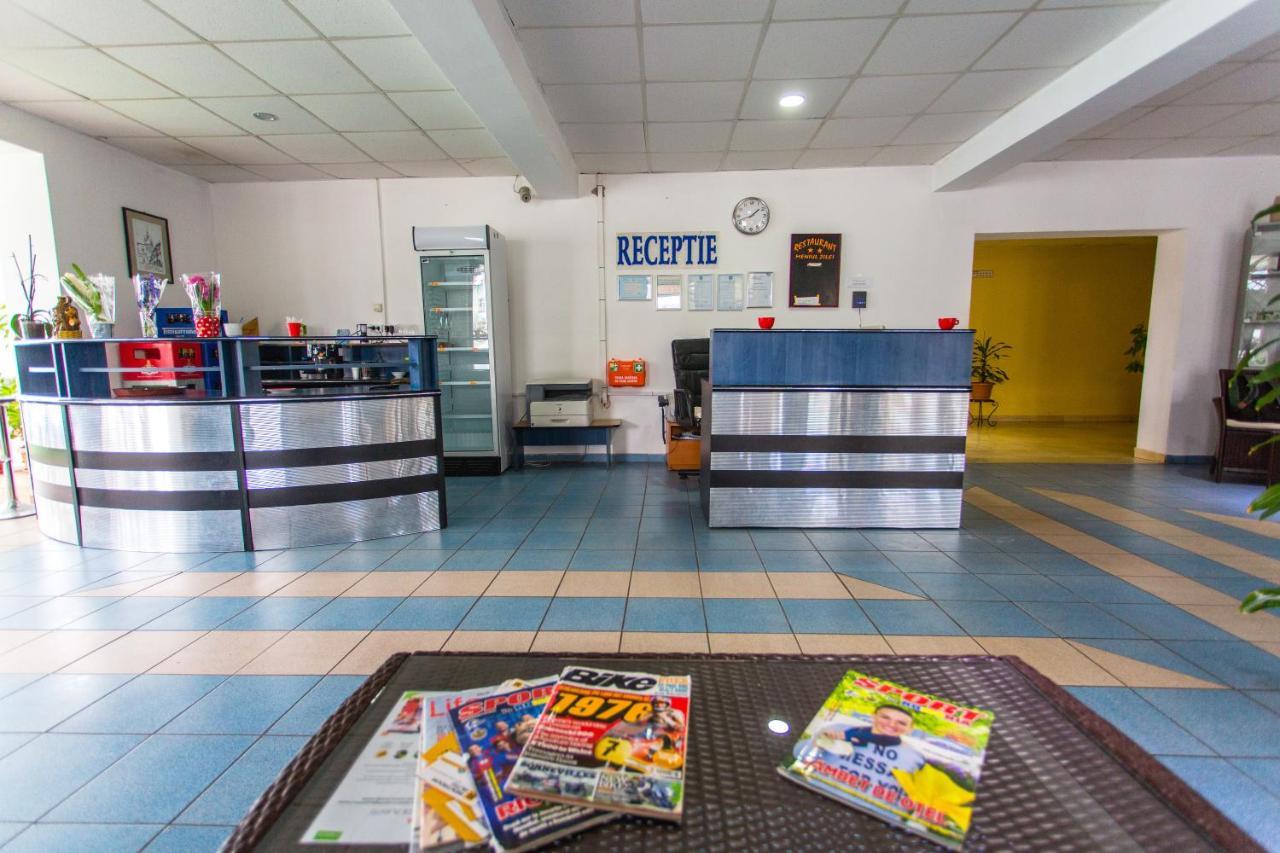 Hostel Horia Plopeni Luaran gambar