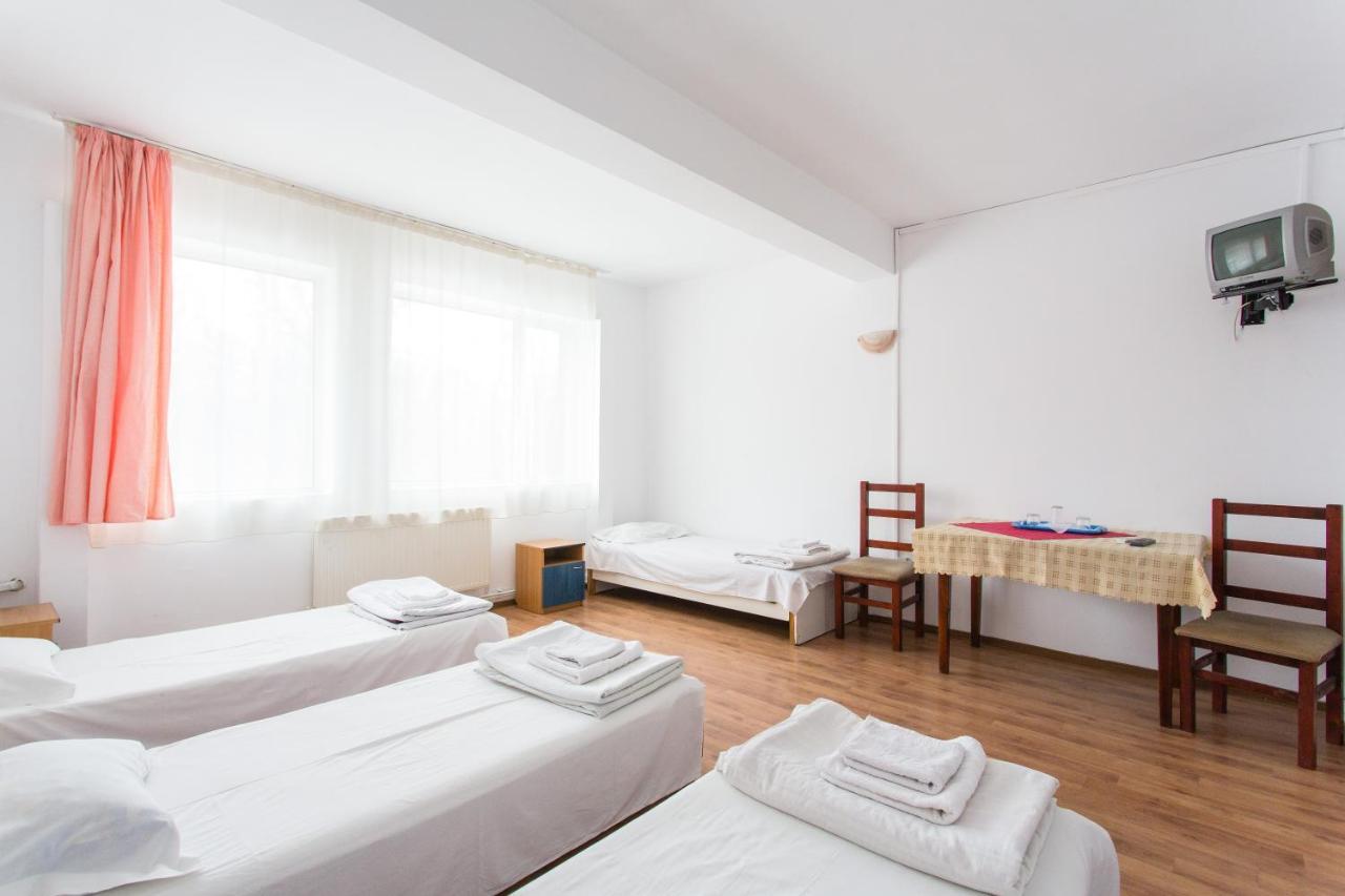Hostel Horia Plopeni Luaran gambar