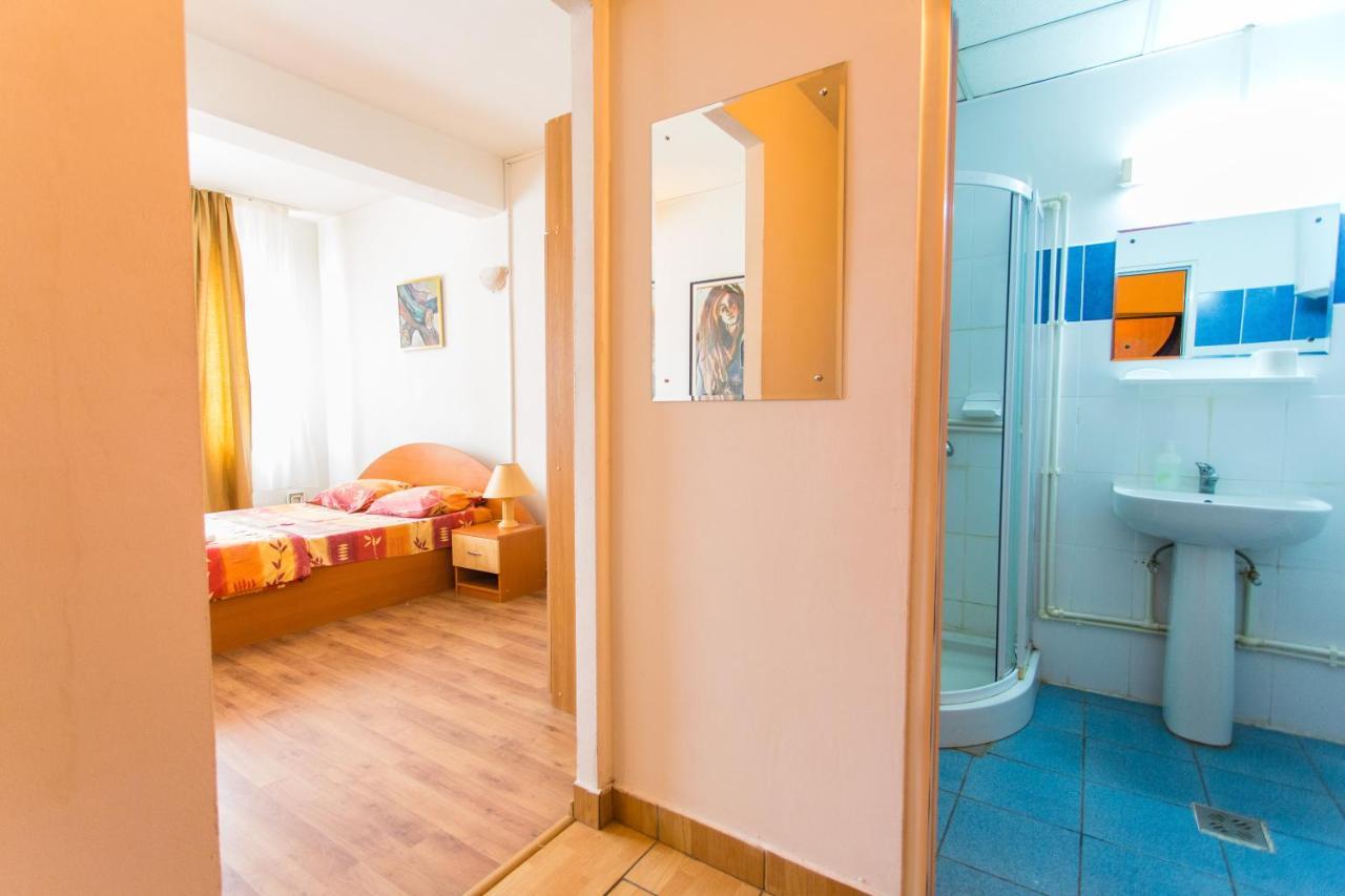 Hostel Horia Plopeni Luaran gambar