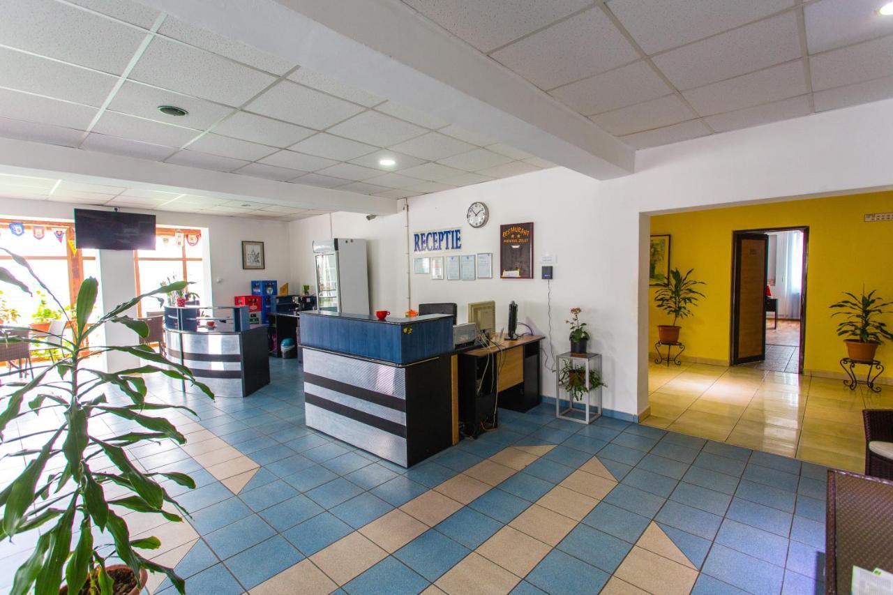 Hostel Horia Plopeni Luaran gambar