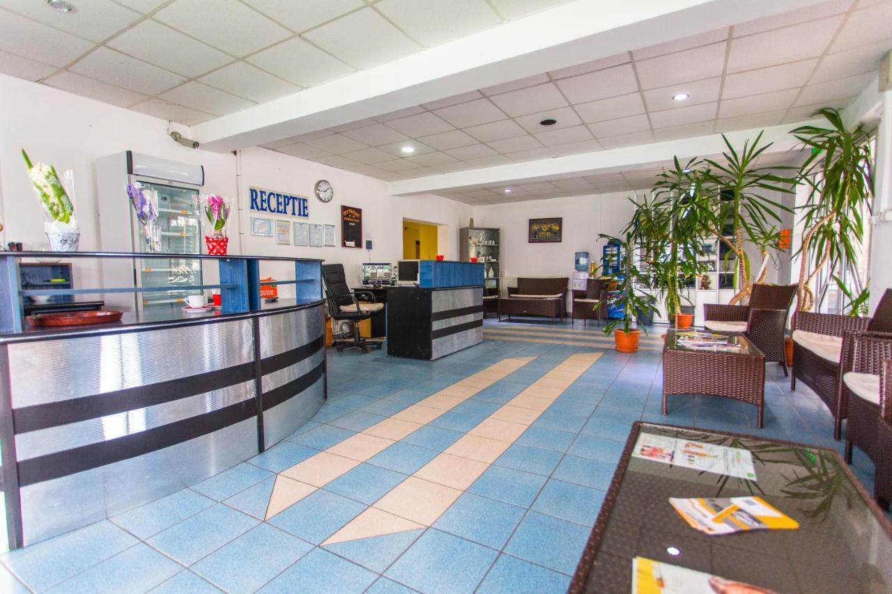 Hostel Horia Plopeni Luaran gambar