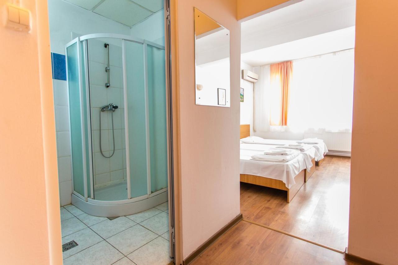 Hostel Horia Plopeni Luaran gambar