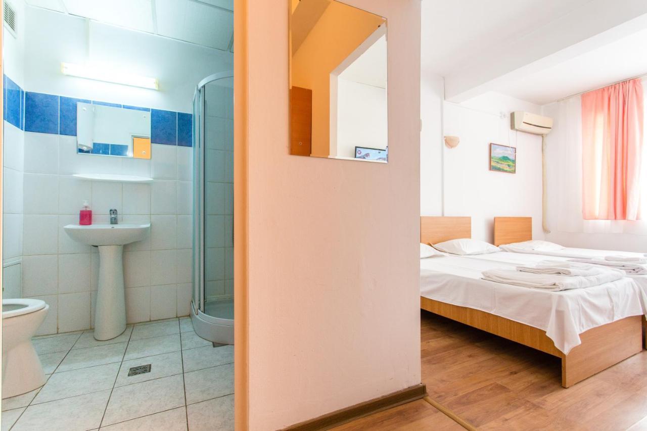 Hostel Horia Plopeni Luaran gambar