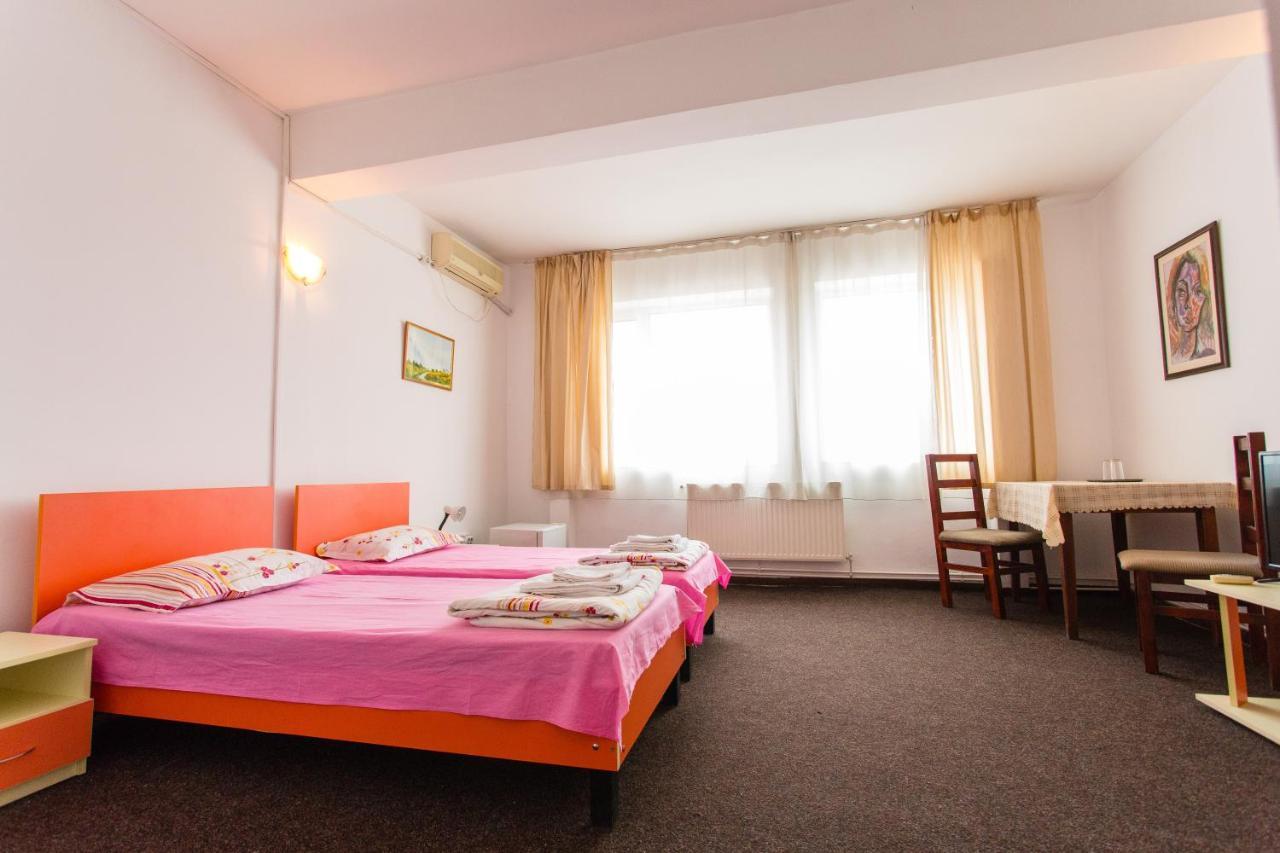Hostel Horia Plopeni Luaran gambar