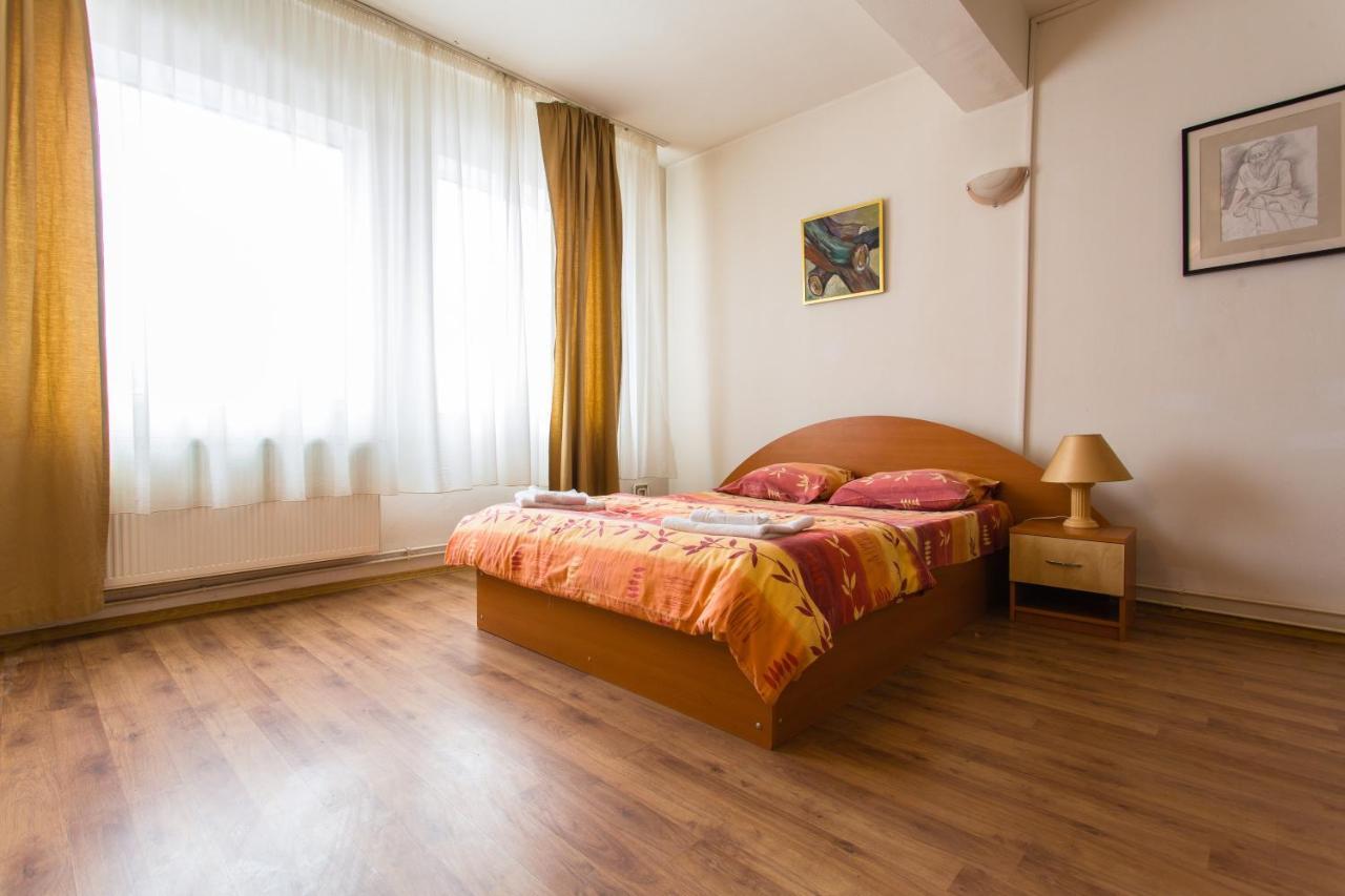 Hostel Horia Plopeni Luaran gambar