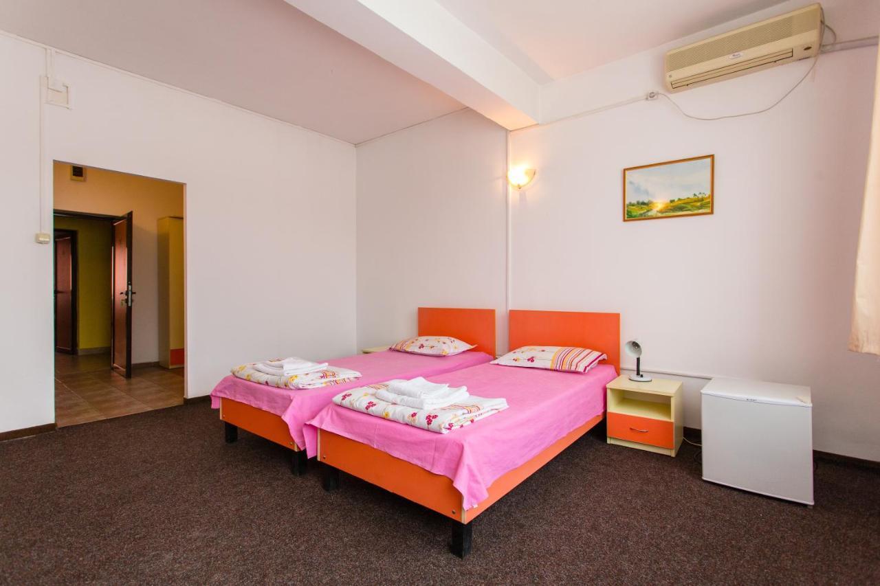 Hostel Horia Plopeni Luaran gambar