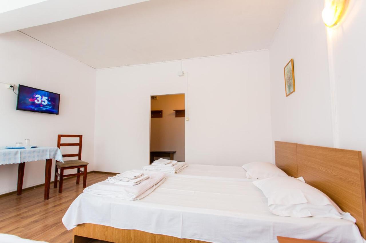 Hostel Horia Plopeni Luaran gambar